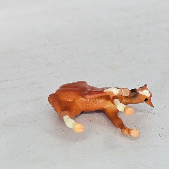 Breyer Stablemate Scratching Foal Baby Horse Chestnut Fun Foals #5655 - Picture 6 of 8